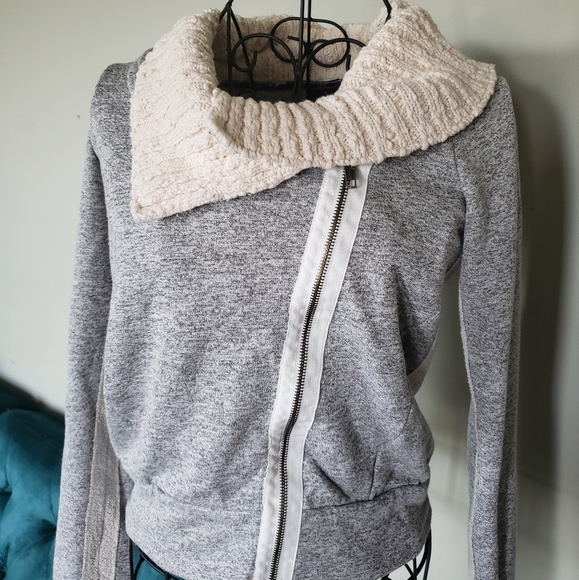 Dolan front assemtrical zip grey soft sweater sz XS - Picture 2 of 7